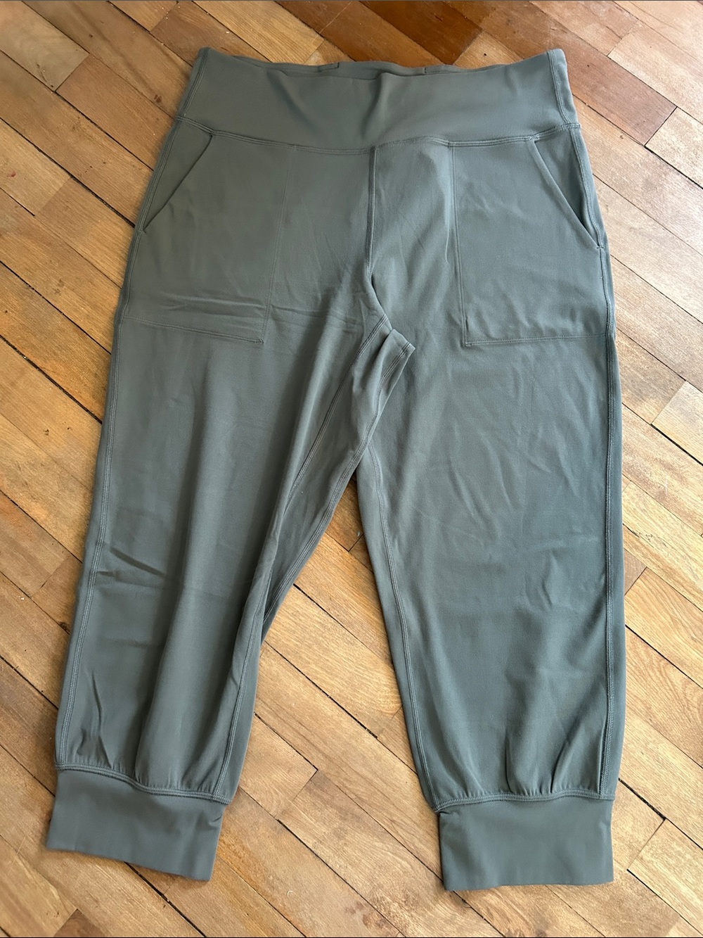 Lululemon Grey/Green Cropped Jogger Pants
